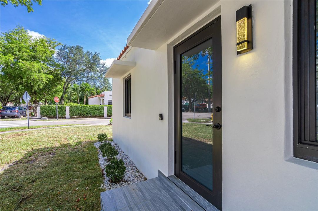 Recently Sold: $950,000 (4 beds, 2 baths, 1749 Square Feet)