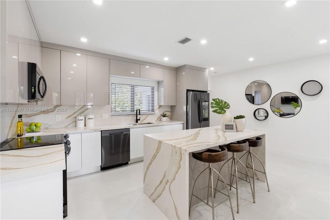 Recently Sold: $950,000 (4 beds, 2 baths, 1749 Square Feet)