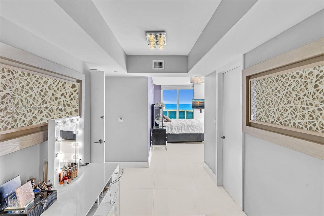 Recently Sold: $2,799,000 (3 beds, 3 baths, 2755 Square Feet)
