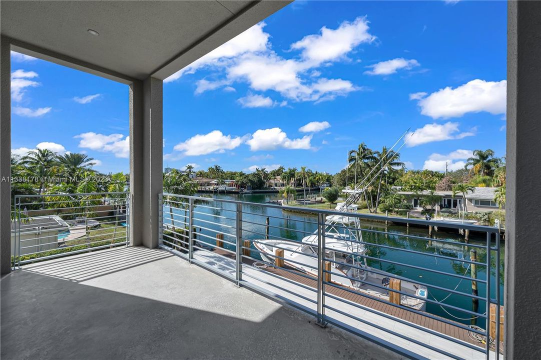 Recently Sold: $4,680,000 (4 beds, 3 baths, 4069 Square Feet)