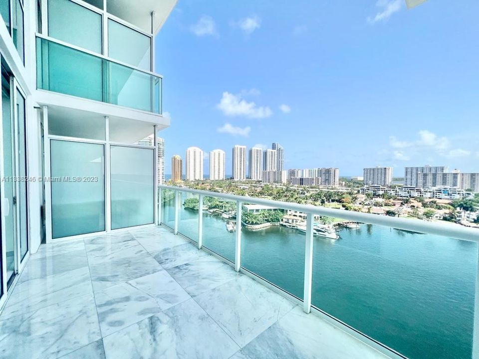 Recently Sold: $1,200,000 (2 beds, 3 baths, 1732 Square Feet)