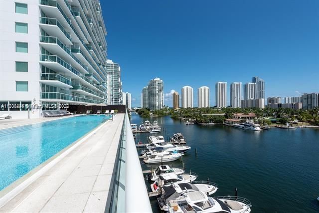 Recently Sold: $1,200,000 (2 beds, 3 baths, 1732 Square Feet)