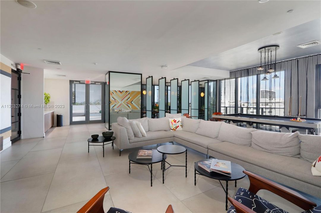 Recently Sold: $725,000 (2 beds, 2 baths, 864 Square Feet)