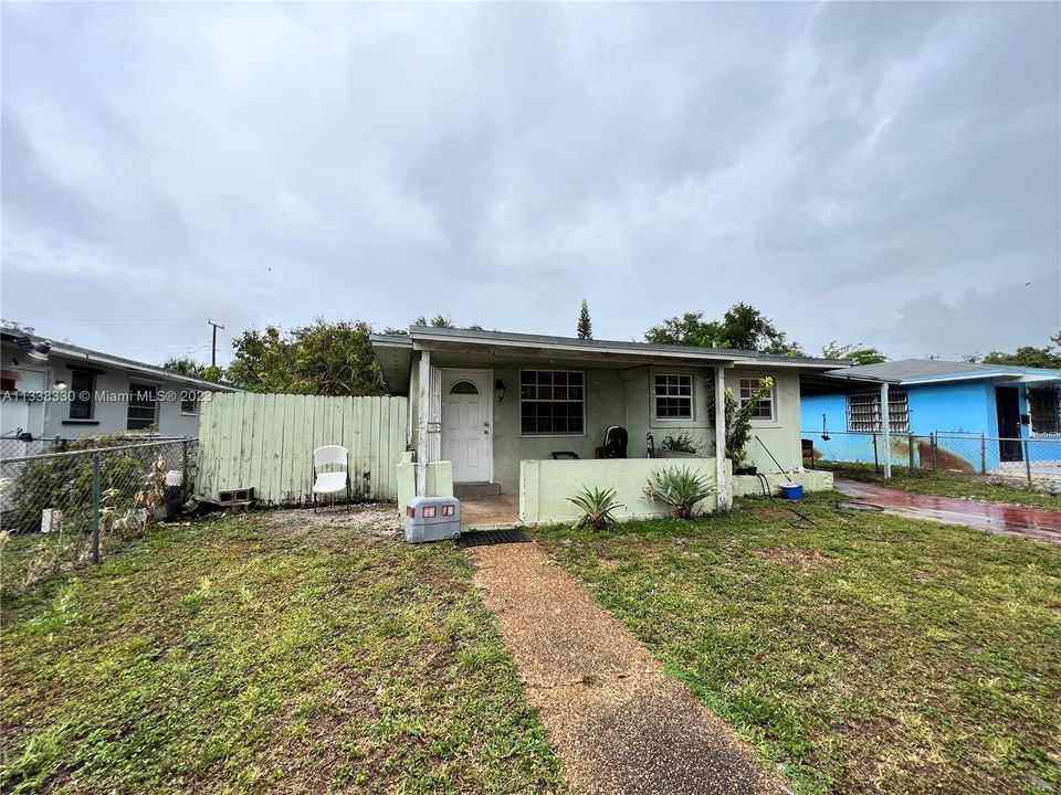 Recently Sold: $400,000 (3 beds, 2 baths, 1392 Square Feet)
