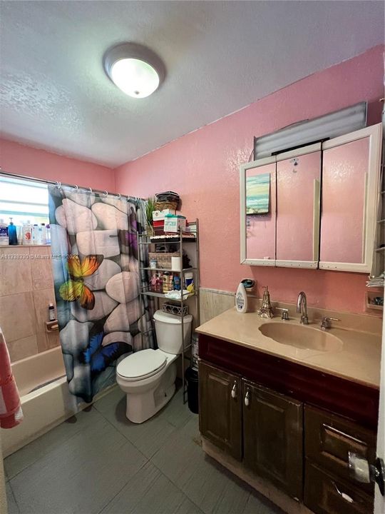 最近售出: $400,000 (3 贝兹, 2 浴室, 1392 平方英尺)