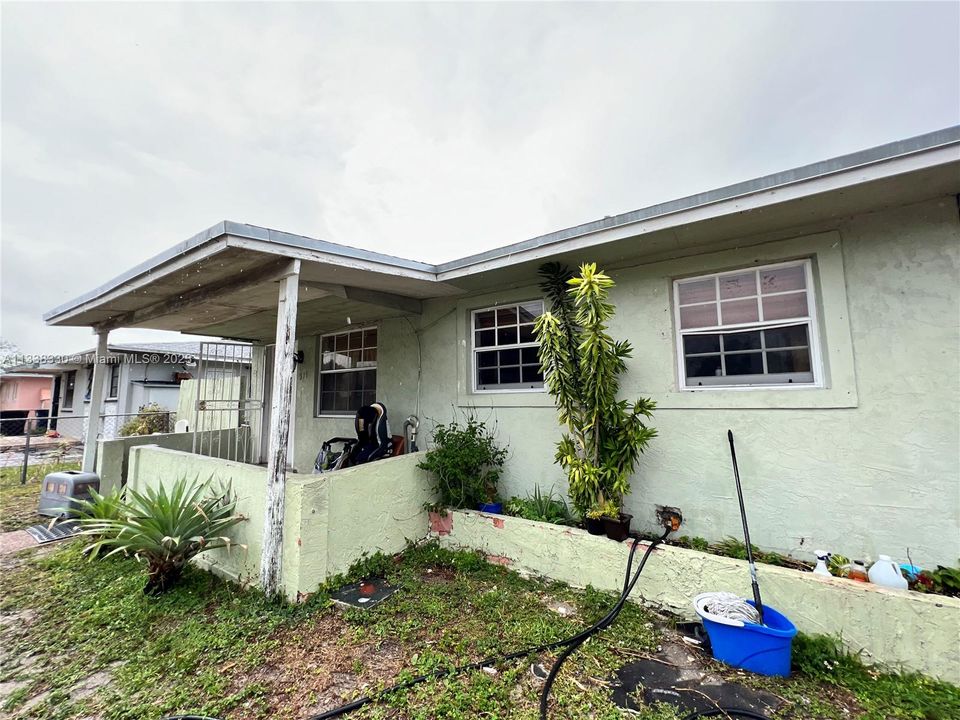 Recently Sold: $400,000 (3 beds, 2 baths, 1392 Square Feet)