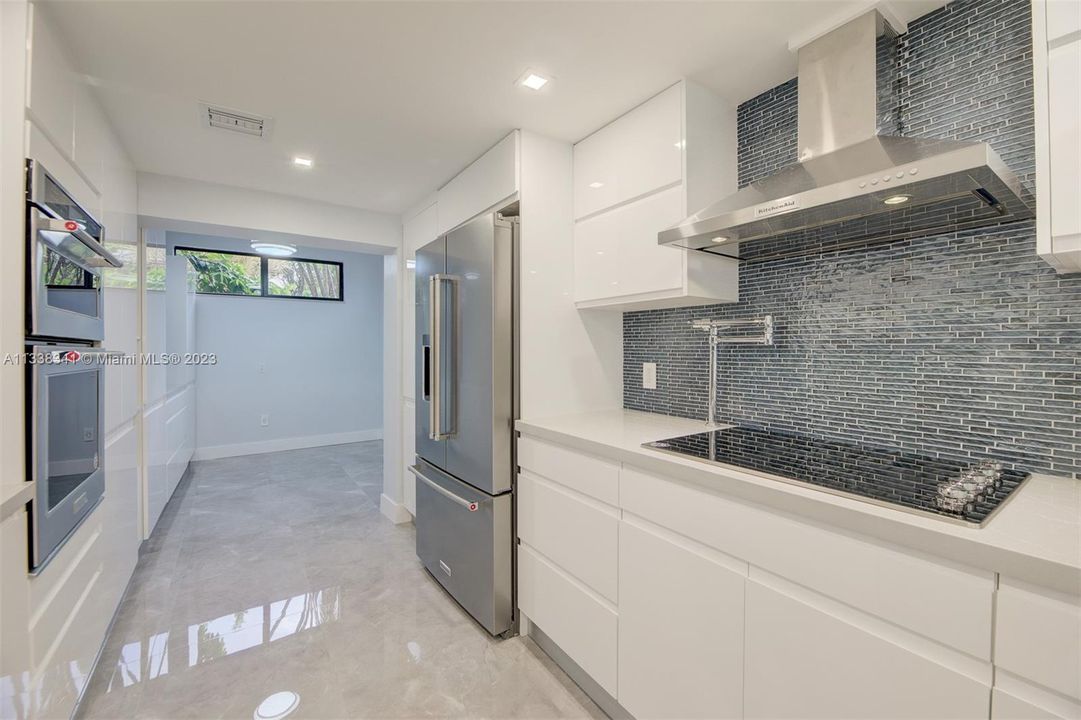 Recently Sold: $1,350,000 (3 beds, 2 baths, 2370 Square Feet)