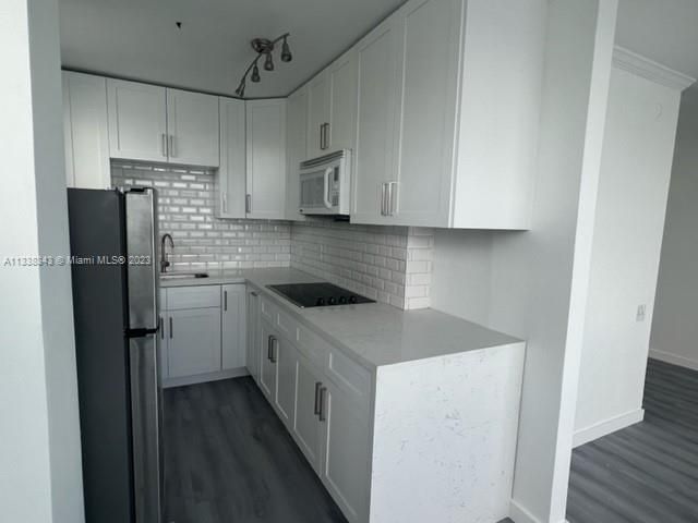 Recently Rented: $2,600 (1 beds, 1 baths, 445 Square Feet)