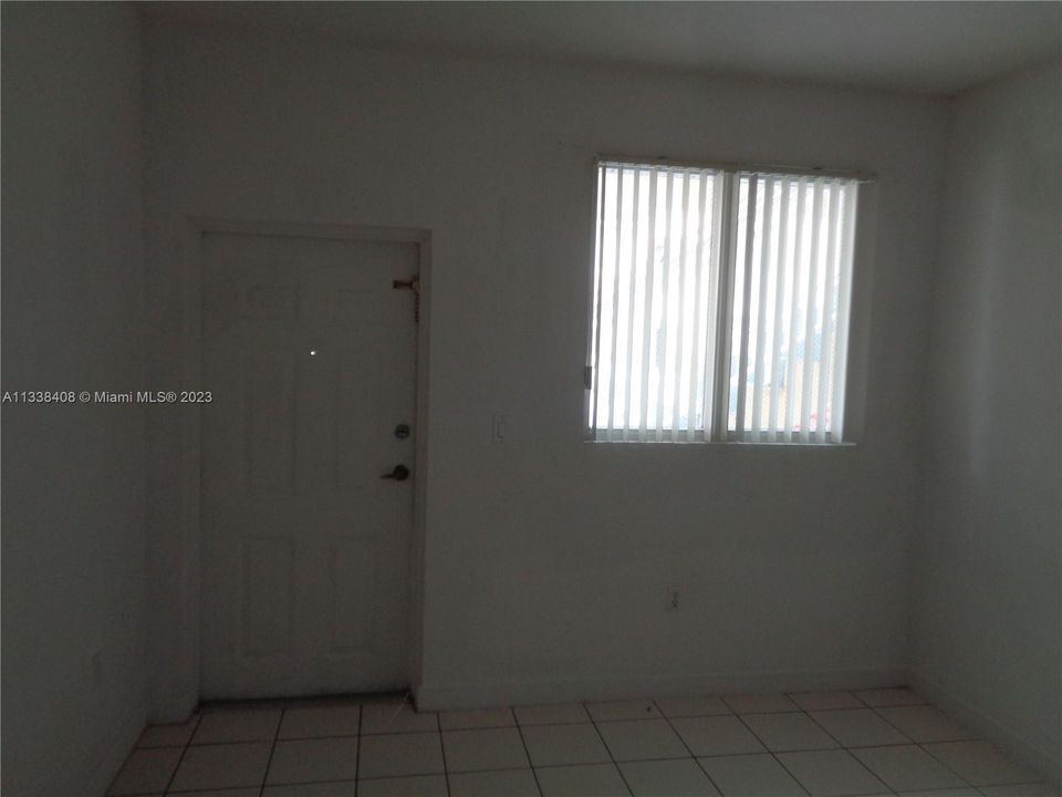 Recently Rented: $2,300 (3 beds, 2 baths, 1060 Square Feet)