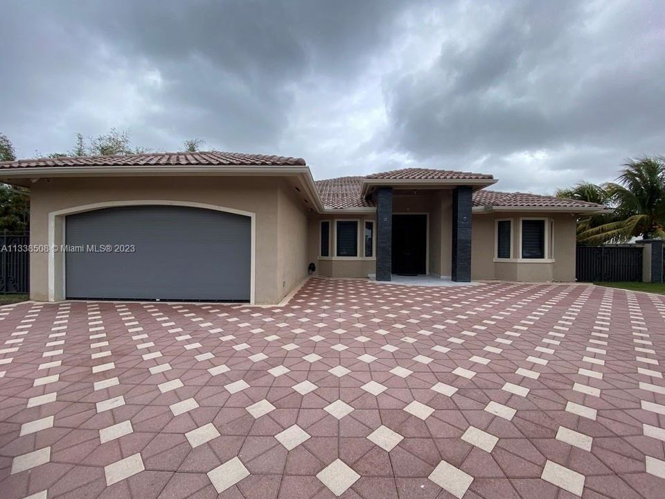 Recently Rented: $5,500 (4 beds, 4 baths, 2861 Square Feet)