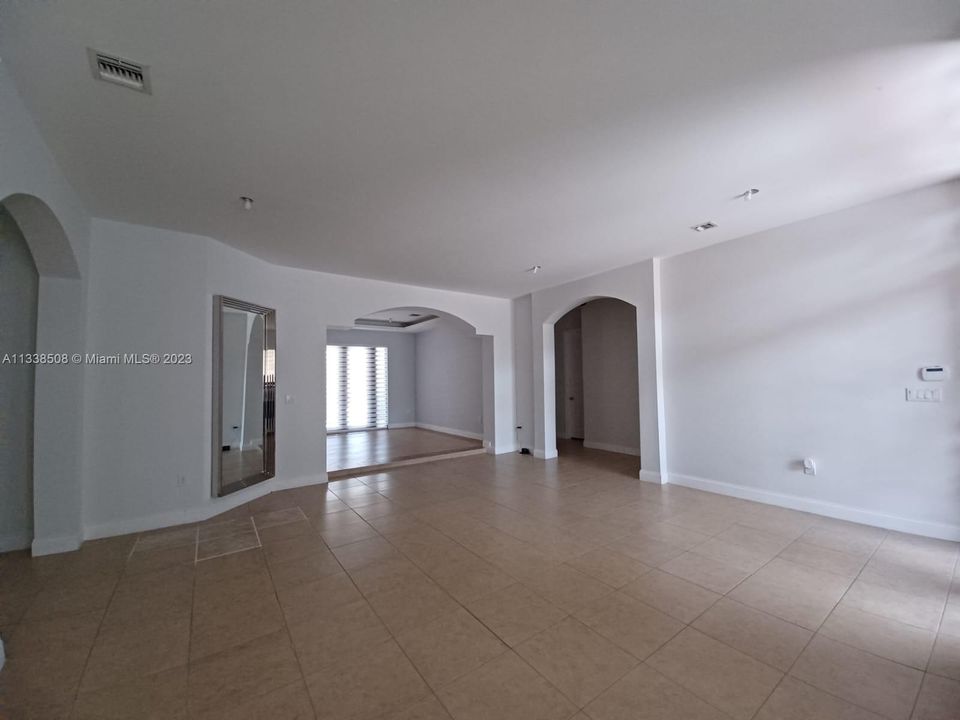 Recently Rented: $5,500 (4 beds, 4 baths, 2861 Square Feet)