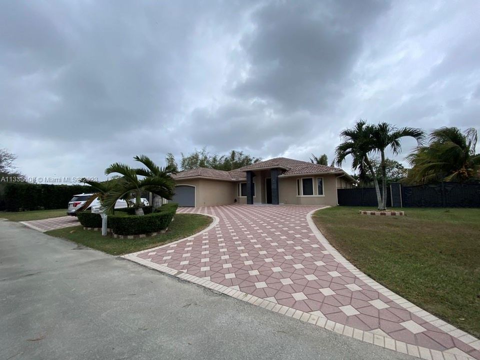 Recently Rented: $5,500 (4 beds, 4 baths, 2861 Square Feet)