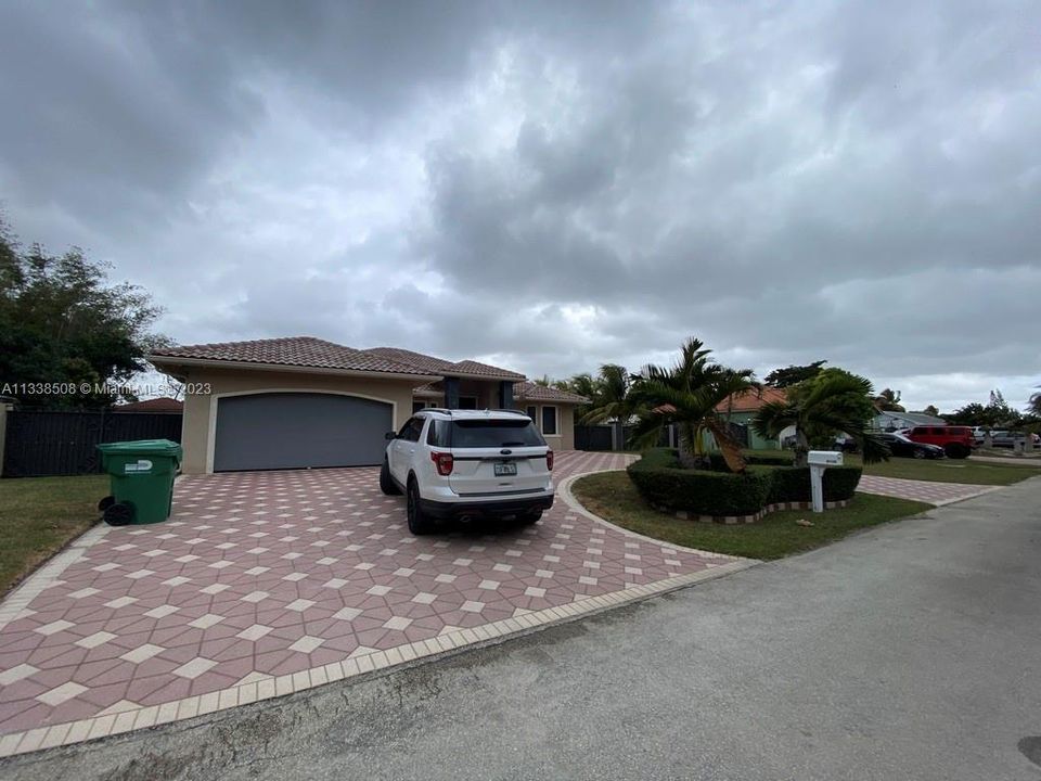 Recently Rented: $5,500 (4 beds, 4 baths, 2861 Square Feet)