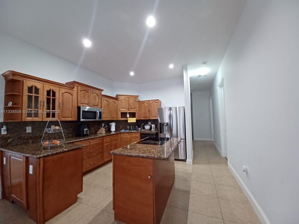 Recently Rented: $5,500 (4 beds, 4 baths, 2861 Square Feet)