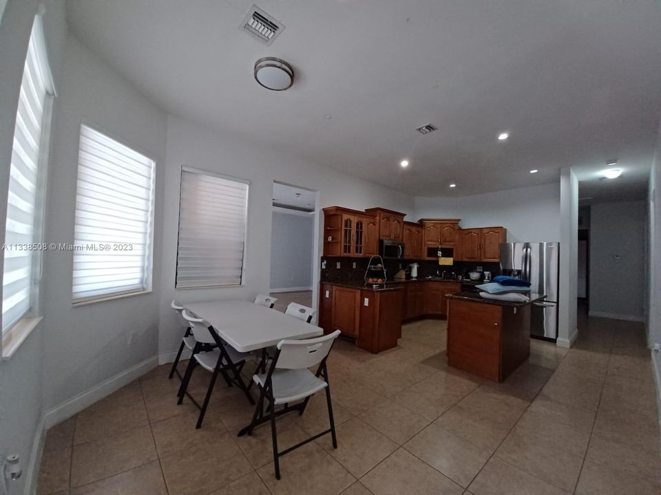 Recently Rented: $5,500 (4 beds, 4 baths, 2861 Square Feet)