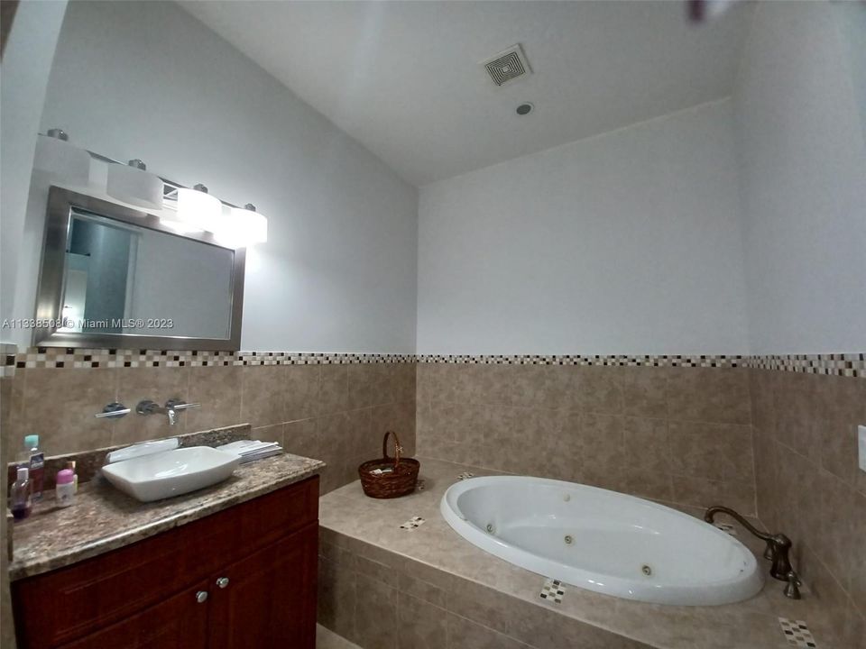 Recently Rented: $5,500 (4 beds, 4 baths, 2861 Square Feet)