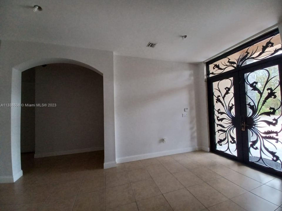 Recently Rented: $5,500 (4 beds, 4 baths, 2861 Square Feet)