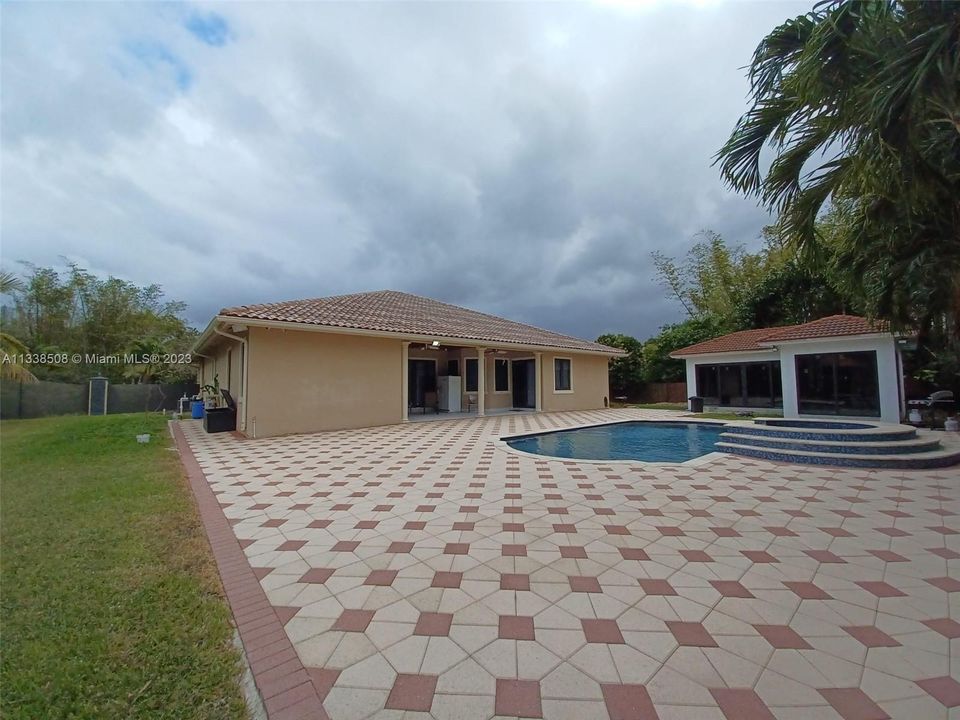 Recently Rented: $5,500 (4 beds, 4 baths, 2861 Square Feet)