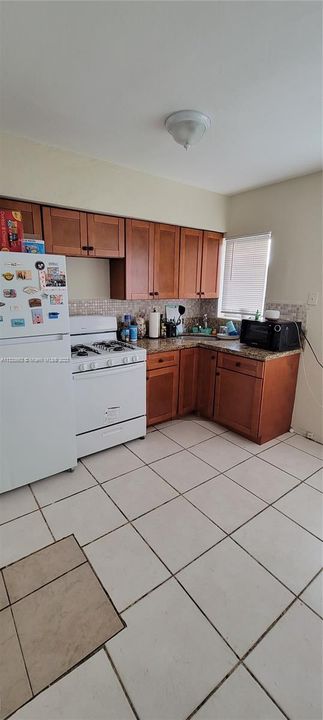 Recently Rented: $1,650 (2 beds, 1 baths, 900 Square Feet)