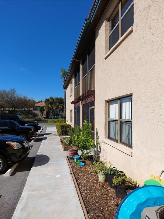 Recently Sold: $154,900 (2 beds, 2 baths, 861 Square Feet)