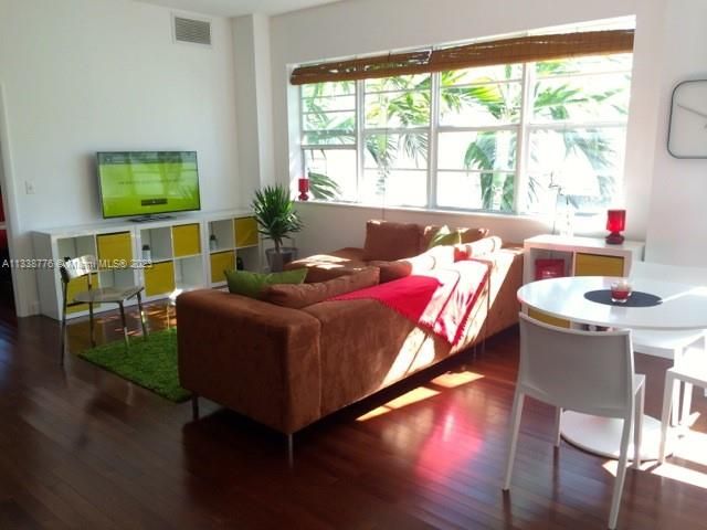 Recently Rented: $2,500 (1 beds, 1 baths, 648 Square Feet)