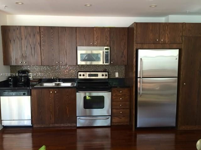 Recently Rented: $2,500 (1 beds, 1 baths, 648 Square Feet)