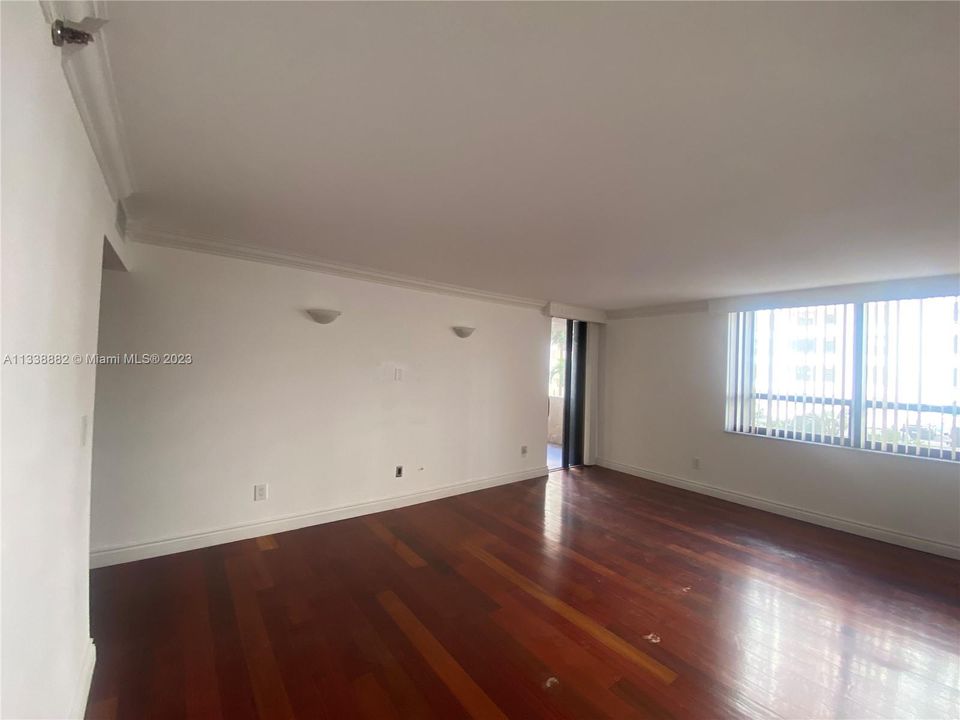 Recently Sold: $880,000 (2 beds, 2 baths, 2018 Square Feet)