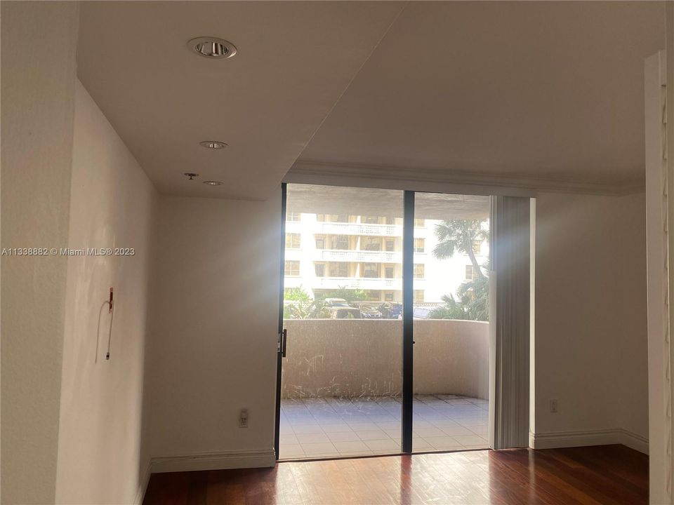 Recently Sold: $880,000 (2 beds, 2 baths, 2018 Square Feet)