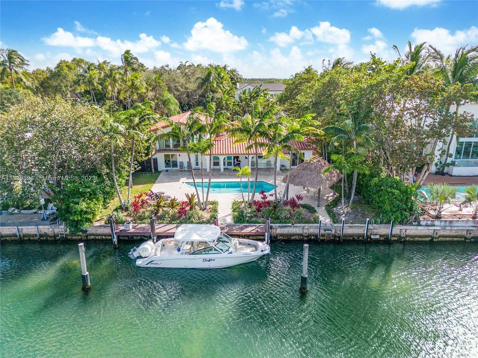 Recently Sold: $9,500,000 (5 beds, 4 baths, 4299 Square Feet)