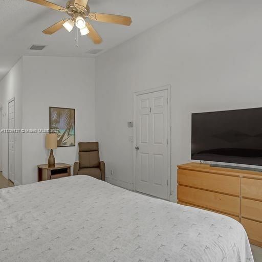 Recently Rented: $2,900 (3 beds, 2 baths, 1572 Square Feet)