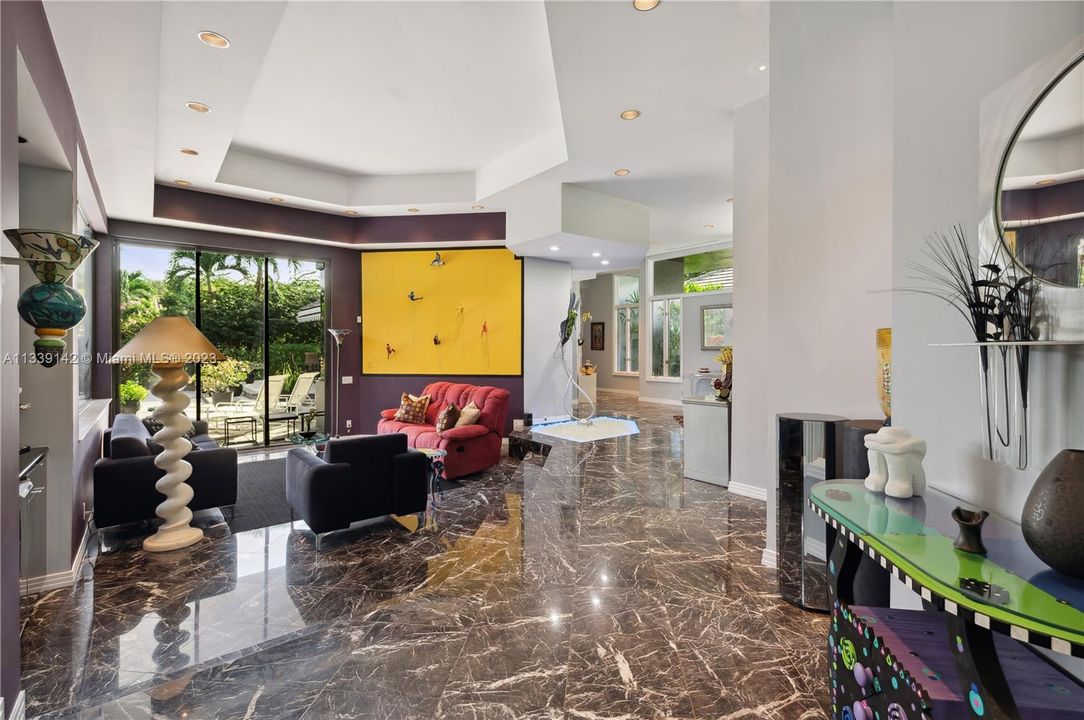 Vendido Recientemente: $2,795,000 (3 camas, 3 baños, 3945 Pies cuadrados)