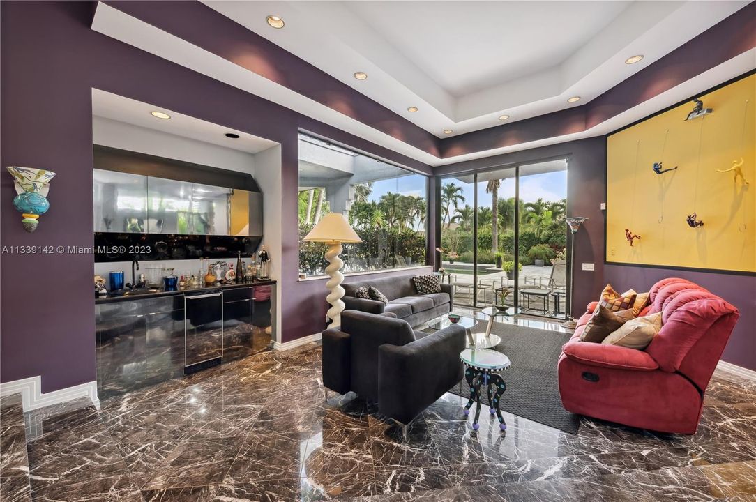Vendido Recientemente: $2,795,000 (3 camas, 3 baños, 3945 Pies cuadrados)