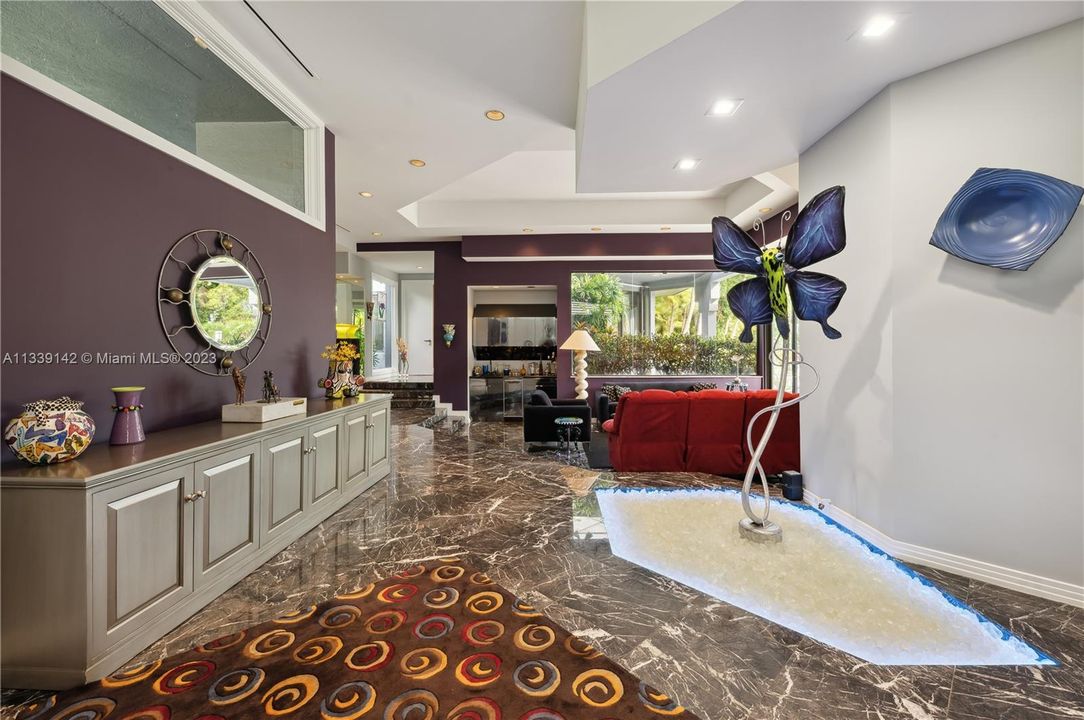 Vendido Recientemente: $2,795,000 (3 camas, 3 baños, 3945 Pies cuadrados)