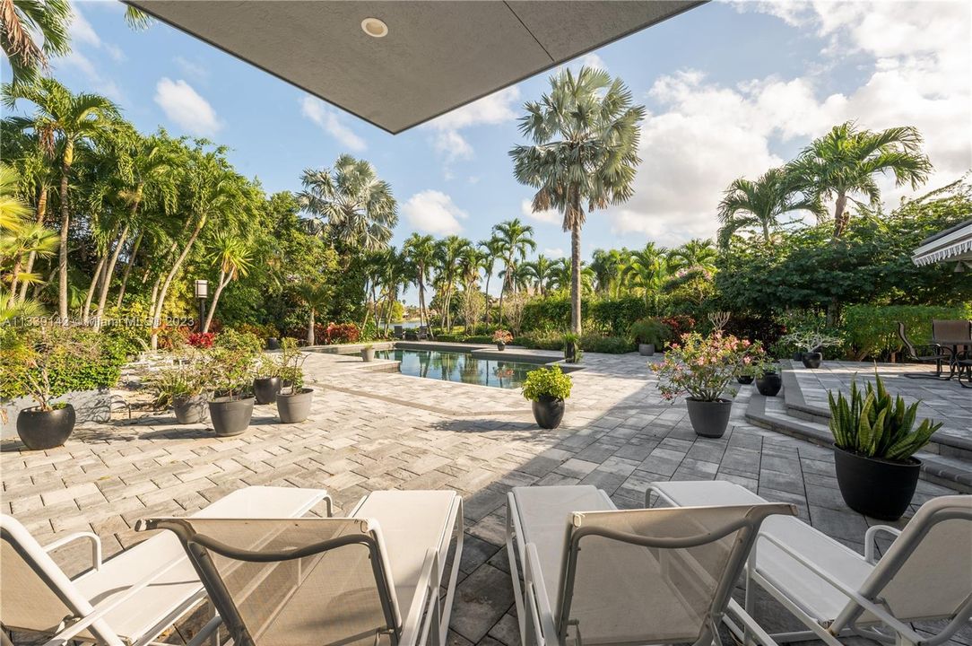 Vendido Recientemente: $2,795,000 (3 camas, 3 baños, 3945 Pies cuadrados)