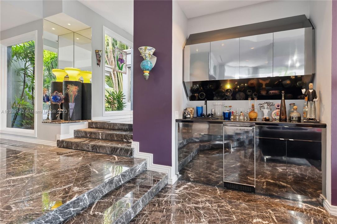 Vendido Recientemente: $2,795,000 (3 camas, 3 baños, 3945 Pies cuadrados)