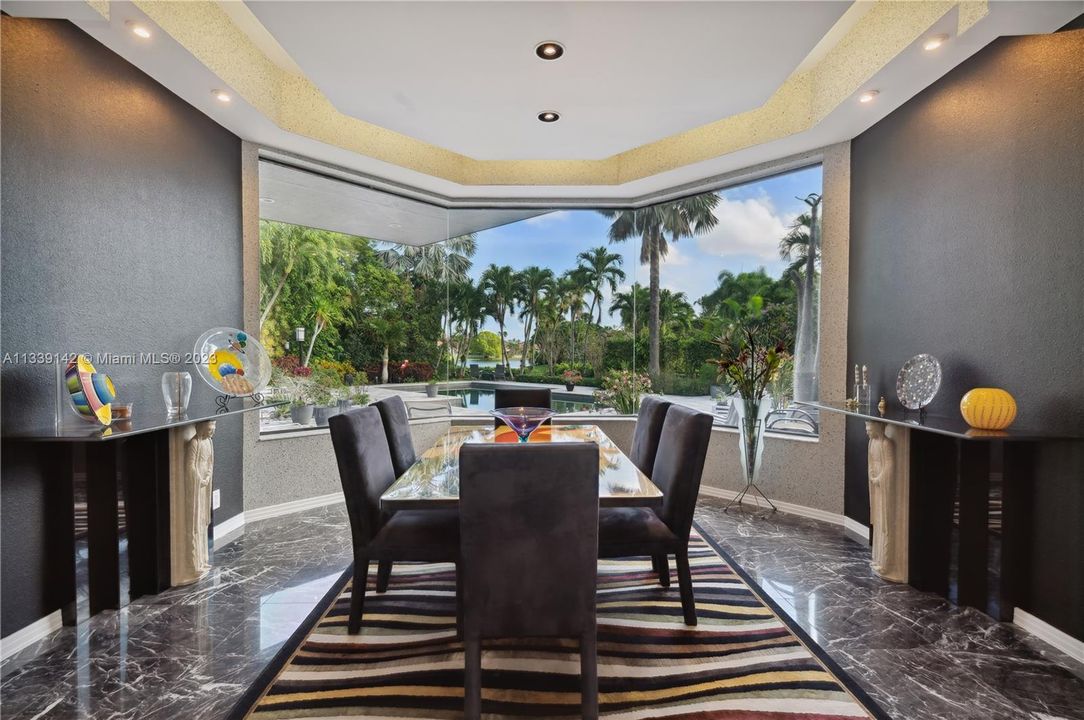 Vendido Recientemente: $2,795,000 (3 camas, 3 baños, 3945 Pies cuadrados)