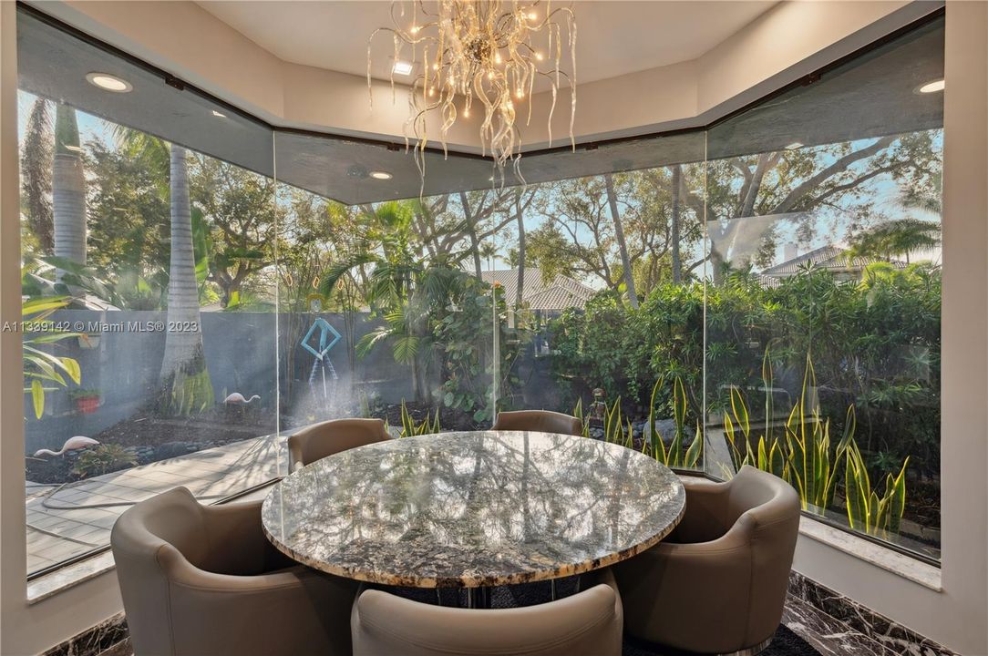 Vendido Recientemente: $2,795,000 (3 camas, 3 baños, 3945 Pies cuadrados)