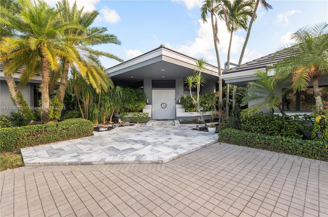 Vendido Recientemente: $2,795,000 (3 camas, 3 baños, 3945 Pies cuadrados)