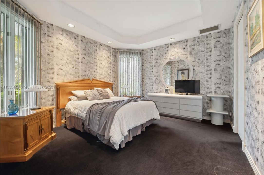 Vendido Recientemente: $2,795,000 (3 camas, 3 baños, 3945 Pies cuadrados)