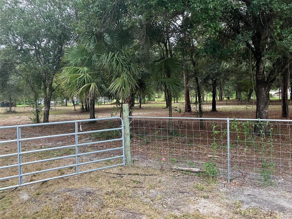 Vendido Recientemente: $129,000 (2.50 acres)