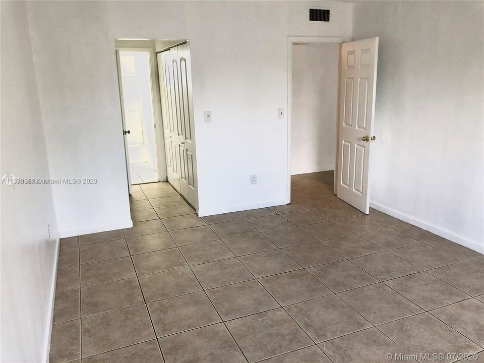 For Sale: $146,500 (1 beds, 1 baths, 813 Square Feet)
