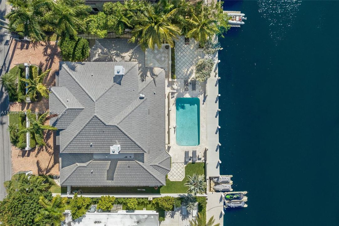 Recently Sold: $4,290,000 (5 beds, 5 baths, 4307 Square Feet)