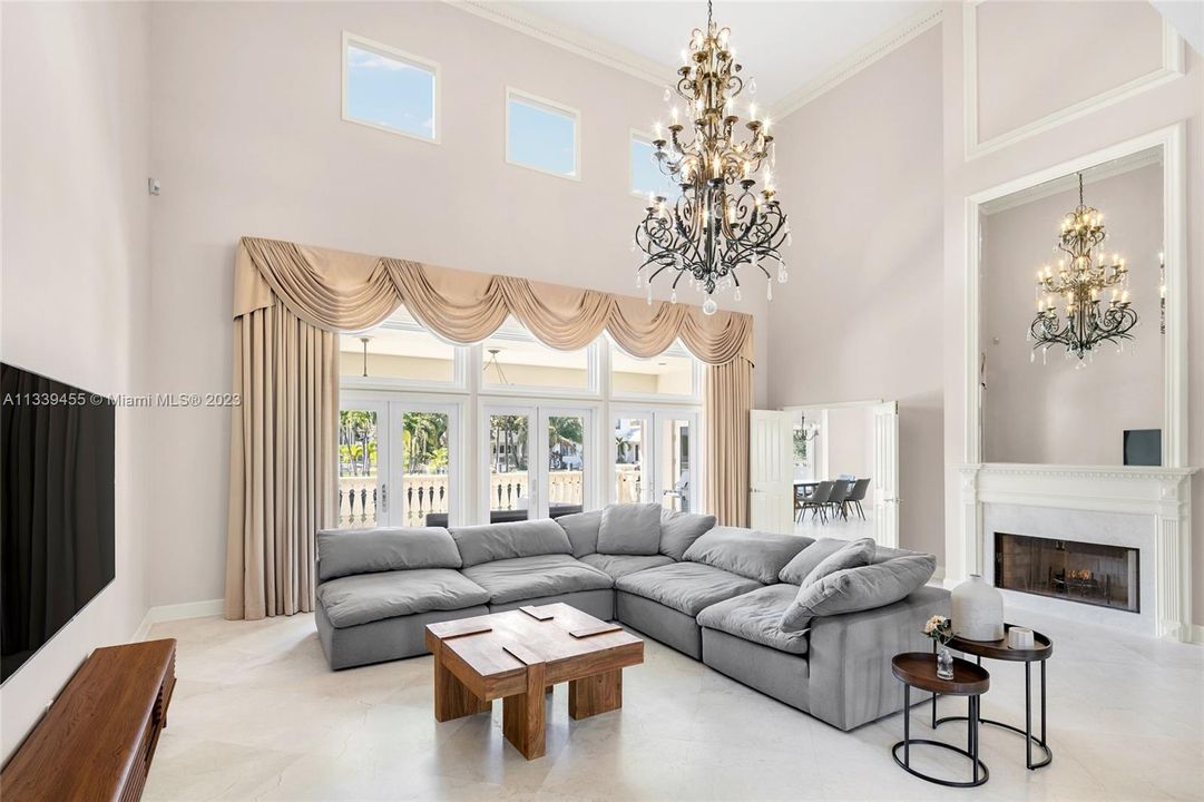 Recently Sold: $4,290,000 (5 beds, 5 baths, 4307 Square Feet)