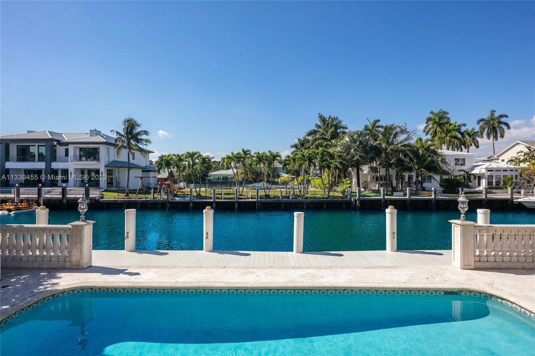 Vendido Recientemente: $4,290,000 (5 camas, 5 baños, 4307 Pies cuadrados)