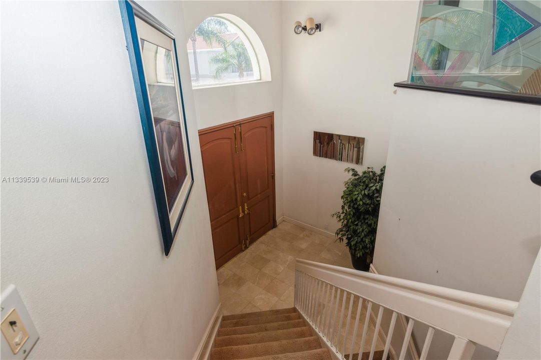 最近售出: $1,145,000 (3 贝兹, 3 浴室, 3336 平方英尺)