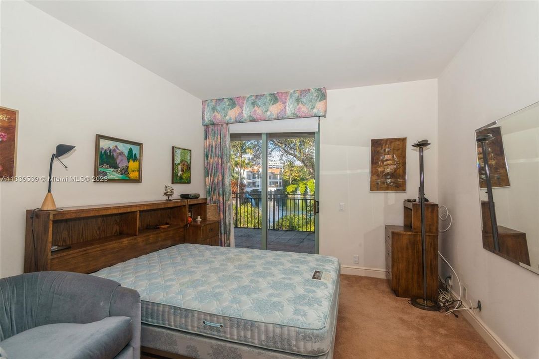 最近售出: $1,145,000 (3 贝兹, 3 浴室, 3336 平方英尺)