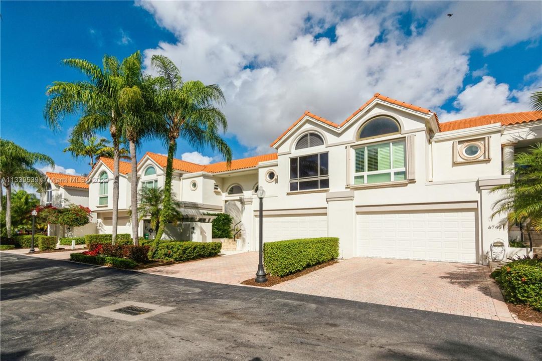 最近售出: $1,145,000 (3 贝兹, 3 浴室, 3336 平方英尺)