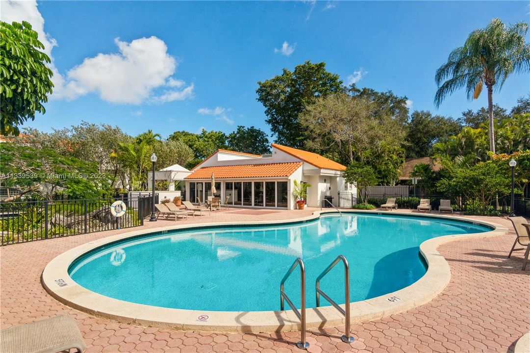 最近售出: $1,145,000 (3 贝兹, 3 浴室, 3336 平方英尺)