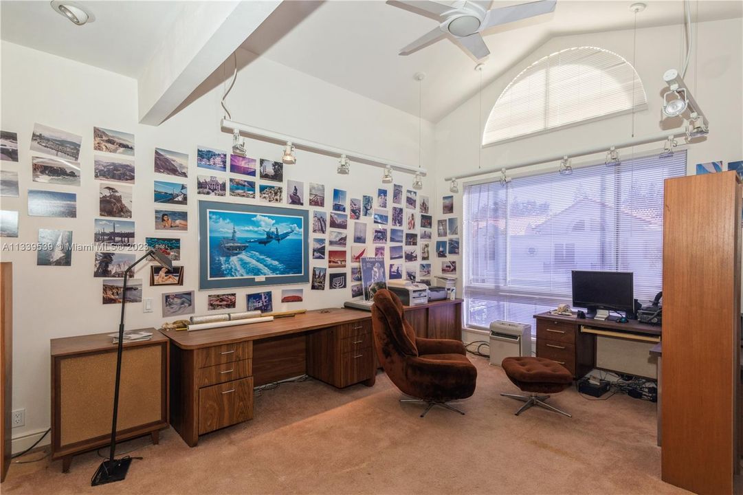 最近售出: $1,145,000 (3 贝兹, 3 浴室, 3336 平方英尺)