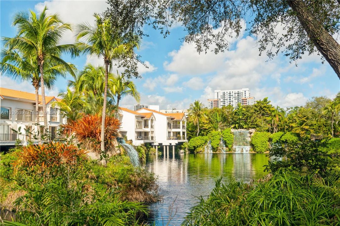 最近售出: $1,145,000 (3 贝兹, 3 浴室, 3336 平方英尺)